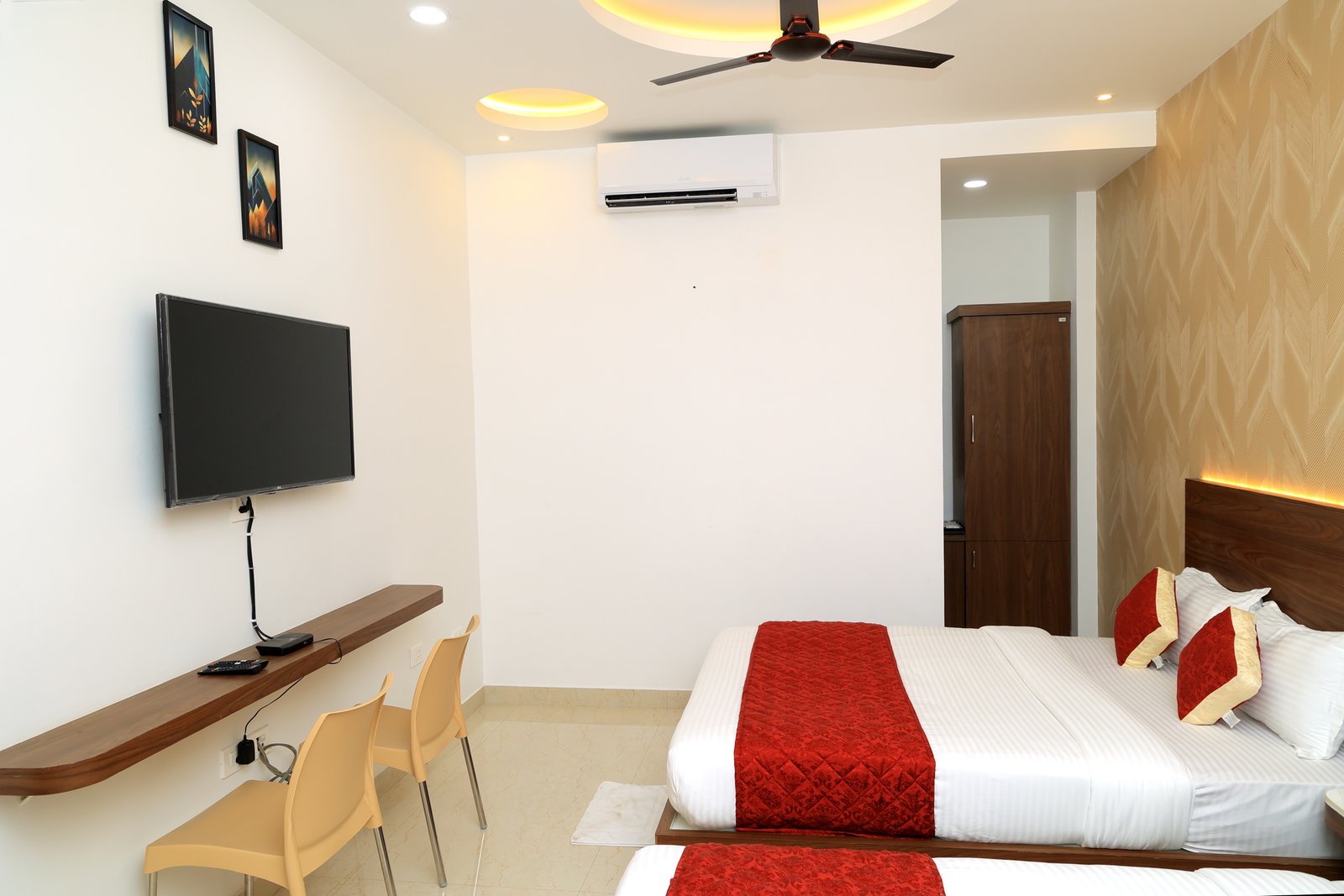 Deluxe Triple Room at Hotel Vishaka Paark